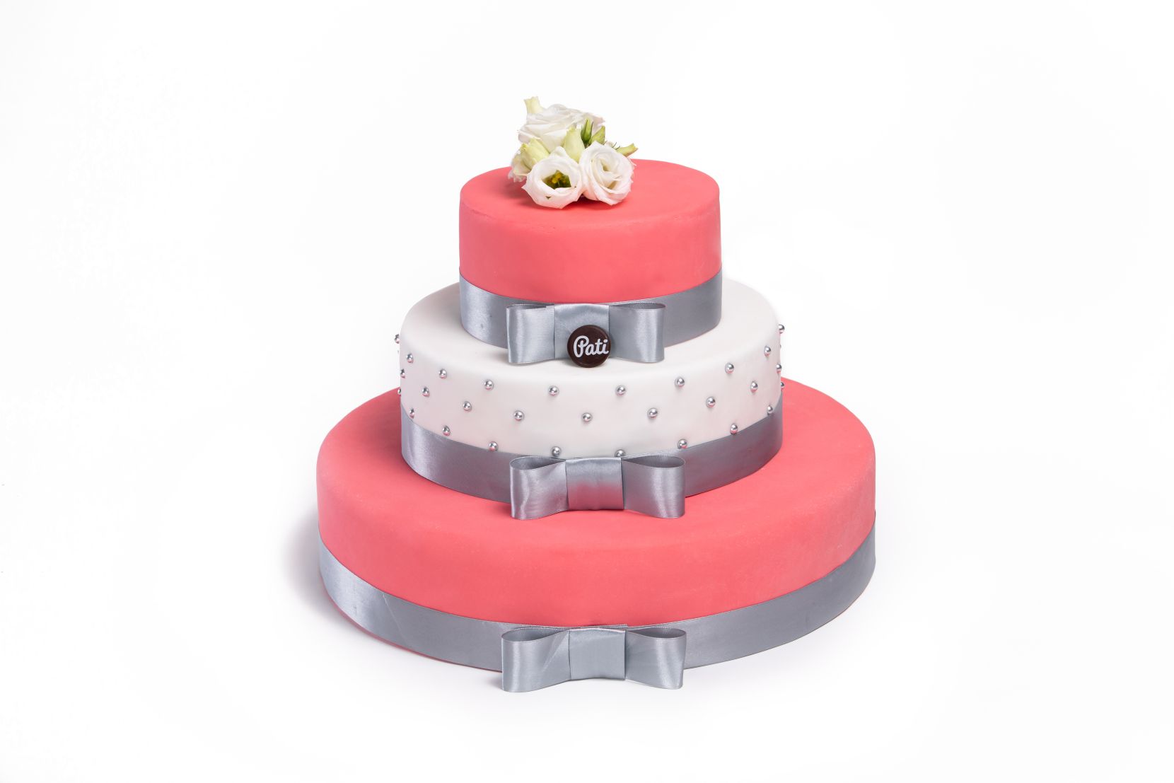 Tort weselny „z kokardkami”